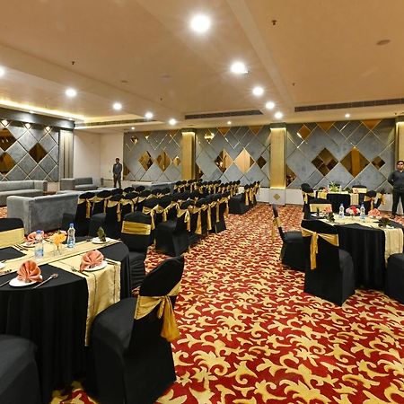 Hotel Avalon Palms Agra Агра Экстерьер фото